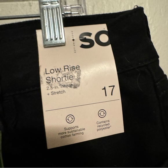 Women's So Black Jean Shorts Low Rise Shortie 2.5in Inseam Stretch Size 17 33W - Picture 3 of 7